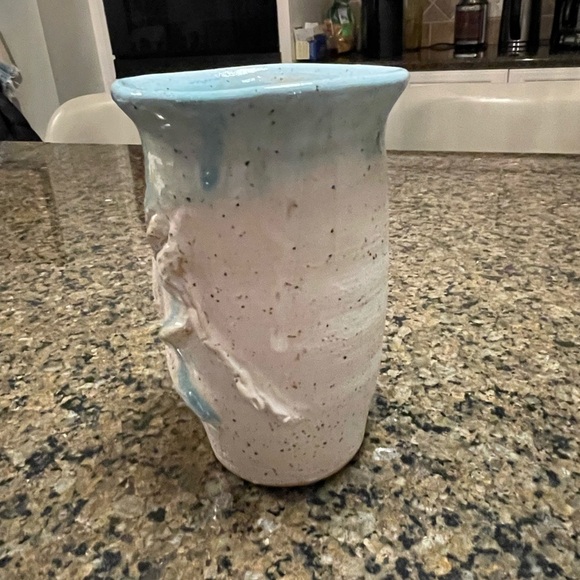 Handmade Pottery Mug Unsigned 3 inch diameter and 5.25 inch tall spacious handle - Picture 3 of 7